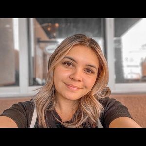 Meet your Posher, Mia